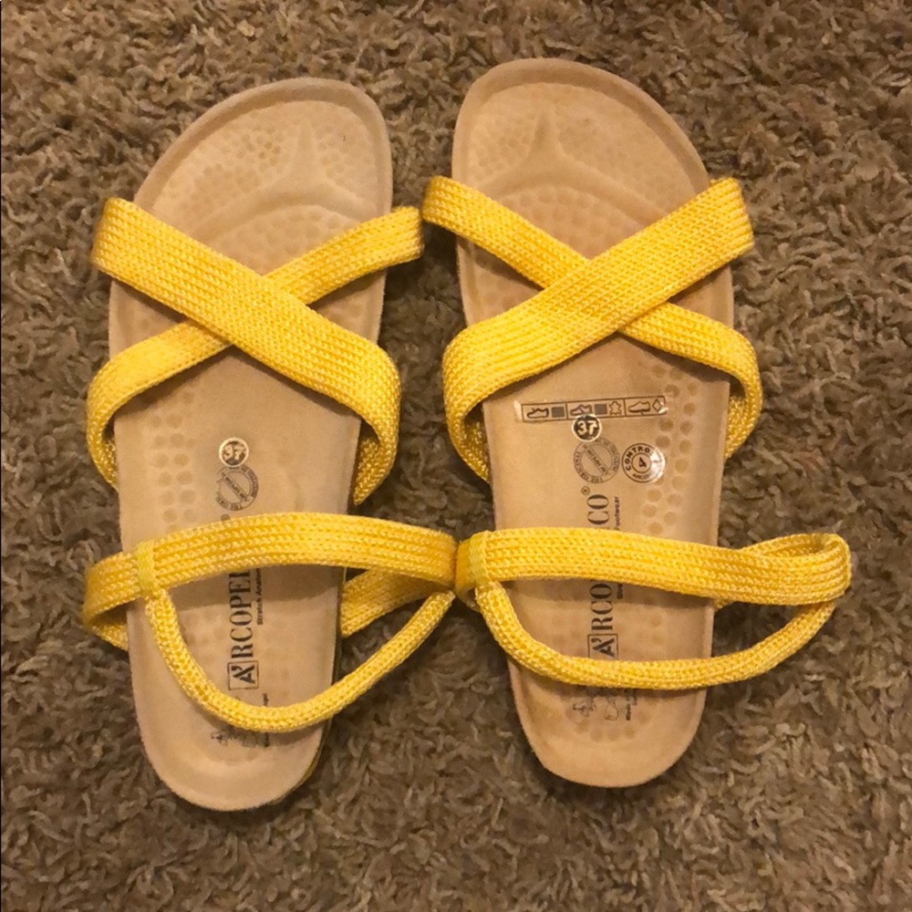 Árcopedico yellow sandal size 37